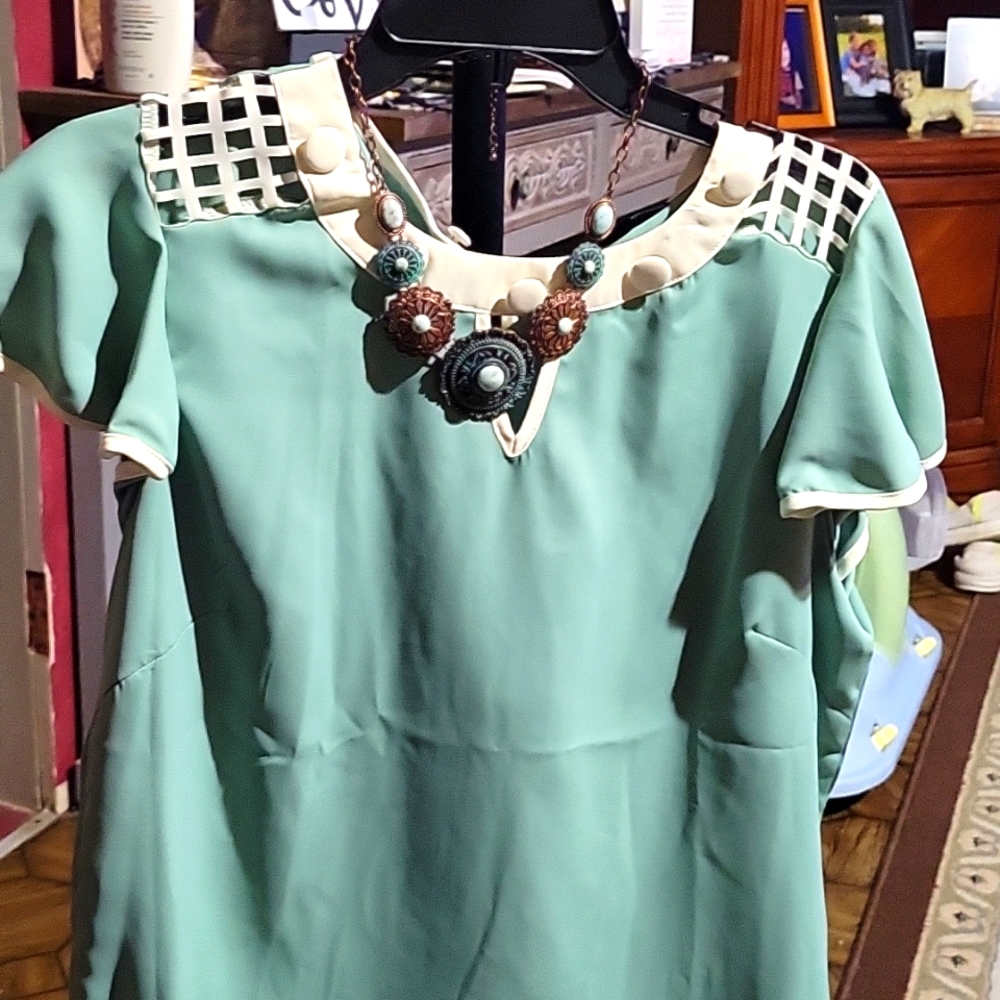 Blouse turquoise necklace